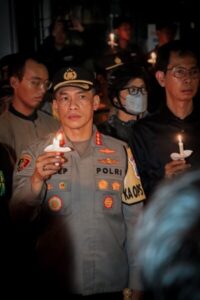 Ribuan Bonek dan Personil Polri Polrestabes Surabaya Gelar Doa Besama Untuk  Korban Tragedi Kanjuruhan