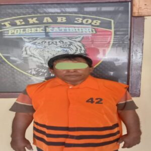 Aparat Polsek Katibung, Berhasil Mengamankan Belasan Paket Kecil Bubuk Kristal yang Diduga Sabu-sabu