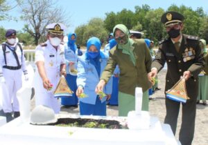 Kodim 0825 Banyuwangi Melaksanakan Ziarah Di TMP Dalam Momen HUT TNI