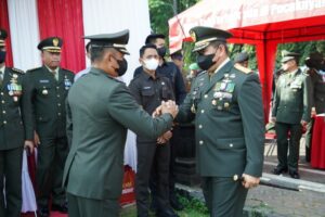 Mayjen TNI Syafrial Sebagai Inspektur Upacara Dalam Peringatan HUT ke-77 TNI TA 2022