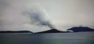 Status Gunung anak Krakatau Berada Pada Level III Siaga
