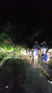 Longsor di Kilometer 31 Jalan Poros Kota Palopo-Toraja, Pengendara Dihimbau Untuk Hati-Hati Melintas