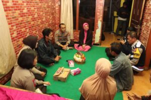 Kapolres Malang Beserta Ketua Bhayangkari Takziah Rumah Duka Korban Tragedi Kanjuruhan