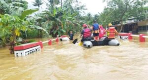Evakuasi Korban Banjir Sitiarjo, Gunakan Perahu Karet