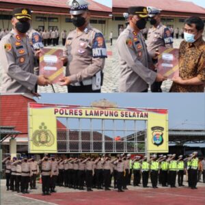 Kapolres Lampung Selatan Beri Penghargaan Kepada Sumardi dan 2 Anggota Jajaran Satlantas Sebagai Prestasi Saat Apel DiMapolres