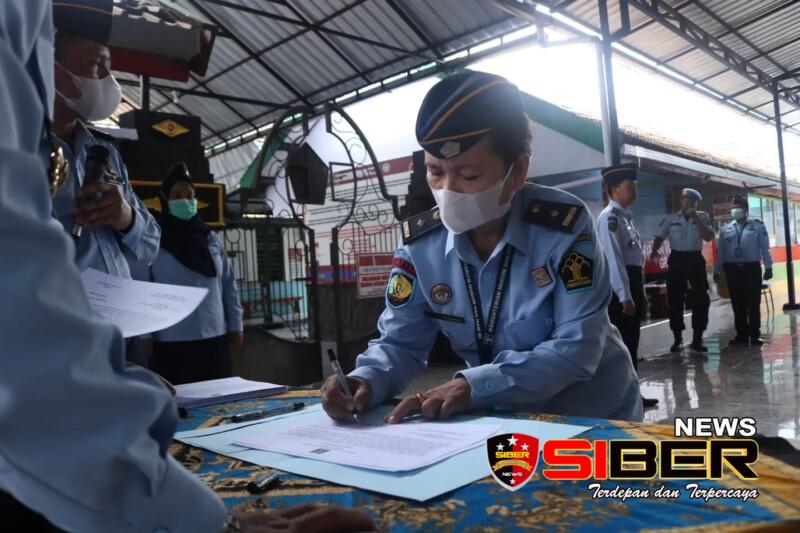 Seluruh Petugas Lapas Banyuwangi Ucapkan Ikrar Netralitas,Jelang Pemilu 2024