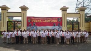 Delapan Anggota Berprestasi Polres Pesawaran Menerima Piagam Penghargaan dan Dana pembinaan