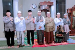 Kapolres Situbondo Sholat Jum’at bersama Masyarakat dan Sampaikan Pesan Kamtibmas Sekaligus Syiar Agama