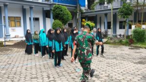 Babinsa Berikan Materi PBB Untuk Siswa-Siswi SMK