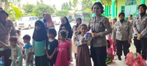 Polwan Di Terjunkan Menangani Tiga Wilayah Kecamatan Yang Terkena Banjir