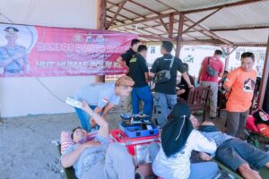 Polres Situbondo bersama Komunitas dan Netizen Sumbang 50 Kantong Darah di Ulang Tahun Humas Polri ke 71