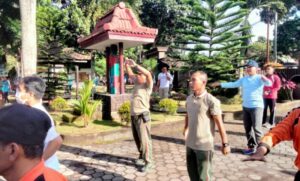 Koramil 0825/04 Genteng Ikuti Senam Bareng Bersama Forpimka