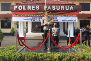 Kapolres Pasuruan Pimpin Upacara Kenaikan Pangkat Pengabdian Anggota