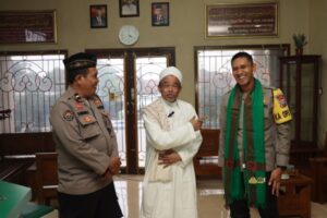 Jalin Silaturahmi Bersama Tokoh Agama, Kapolres Pasuruan Kunjungi Kediaman Habib Umar Bin Abdullah Assegaf