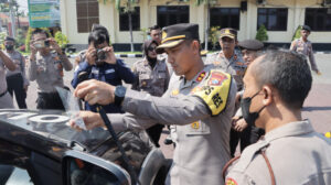 Wujudkan Ready For Use, Kapolres Pasuruan Melakukan Pengecekan Ranmor Dinas R-4 Sat Samapta dan Polsek Jajaran