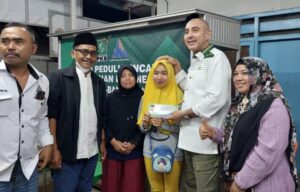 Anggota DPR RI Dan KOORMENBUN PTPN XII Wilayah Banyuwangi Berikan Bantuan Pada Korban Banjir