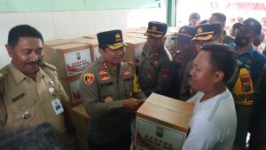 Bentuk Nyata Keperdulian Polri Terhadap Korban Banjir di Desa Kalibaru Wetan