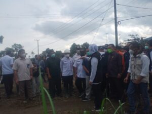 Gubernur Jatim Kunjungi Lokasi Banjir Di Desa Kalibaru wetan, Kabupaten Banyuwangi
