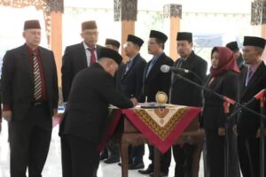 Bupati Situbondo Lakukan Mutasi Guna Ciptakan Situasi Kerja Dinamis dan Harmonis untuk Mencapai Target Kinerja Organisasi