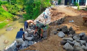 TNI Dukung Peningkatan Pembangunan Jalan di Wilayah