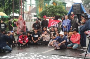 Polisi Kedepankan Humanis Kawal Aksi Damai Aremania di Malang