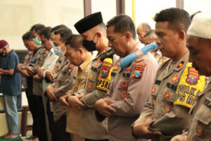 Polres Situbondo Gelar Sholat Ghaib Dan Galang Dana Donasi Korban Gempa Cianjur