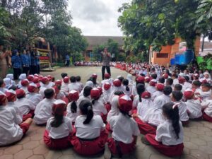 Cegah Perilaku Bullying Sejak Dini, Polisi di Malang Lakukan Penyuluhan ke Sekolah Dasar