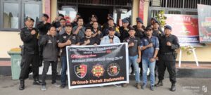 Dalam Rangka HUT Brimob Yang Ke 77, Wartawan Sibernews Berikan Kado Istimewa Kepada Anggota Kompi 3/B