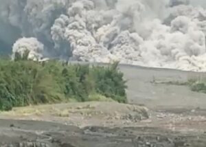 Gunung Semeru 1 Kali Gempa Awan Panas Guguran Dengan Amplitudo 40 mm
