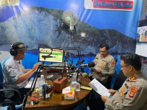 Gencar, Kabid Humas Sosialisasikan Aplikasi Polri Super Apps Pada Masyarakat Lewat Radio