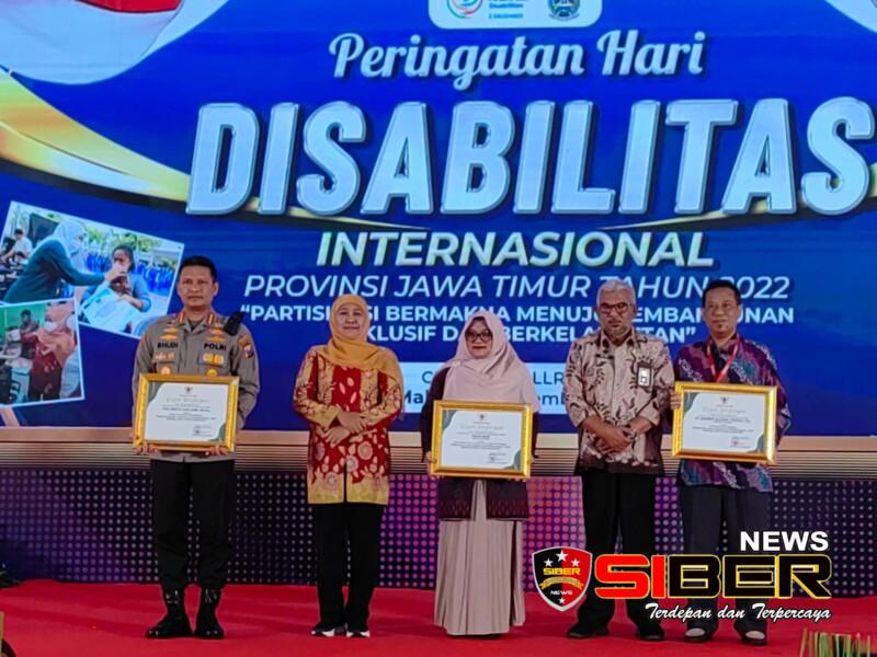 Kapolresta Malang Kota Terima Penghargaan Dari Gubernur , Di Puncak Peringatan Hari Disabilitas Internasional Jawa Timur 2022