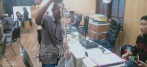 Selang Medis Berserakan, Polisi Periksa Barang Bukti Dan Saksi