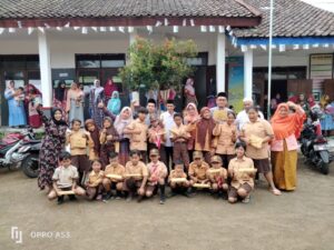 Pertemuan Guru SD Negeri 4 Rejoagung bersama Wali Murid dan Penyerahan Raport