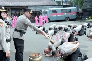 Kapolresta Pimpin Upacara Kenaikan Pangkat Kepada 50 Personel