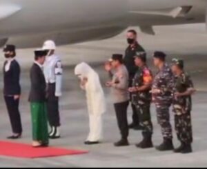 Kapolda Jatim bersama Forkopimda Sambut Presiden Jokowi di Bandara Blimbingsari