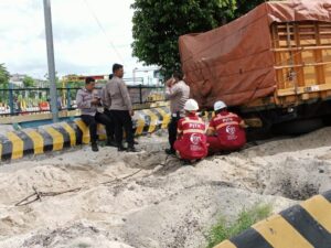 Mobil Fuso Muatan Batu Bara Mengalami Blong Rem Masuk Kejalur Penyelamatan Pelabuhan Bakauheni