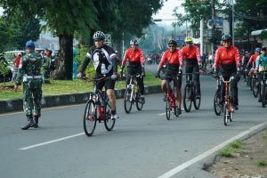 Rabu Sehat, Pangdivif 2 Kostrad Bersama Dansatjar Wilayah Malang Raya Laksanakan Gowes