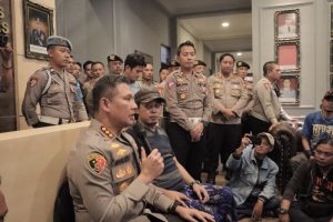 Sejumlah Suporter Singo Edan Berikan Doa dan Dukungan Penegakan Hukum Atas Kericuhan Dikantor Arema FC