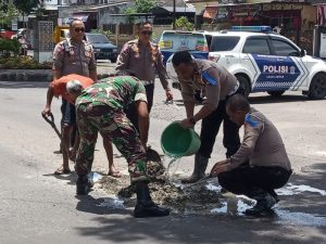 Polresta Malang Kota Gerak Cepat Bantu Atasi Keluhan Warga Terkait Jalan Berlubang