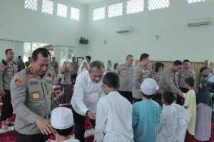 Kunker ke Polresta Malang Kota, Kapolda Jatim santuni anak yatim dan lakukan penghijauan