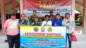 Fokwas Bersama DPD IWO Menyerakan Bantuan Kepada Korban Banjir Bandang di Ijen