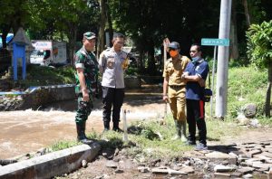 Kapolres Bersama Dandim 0822, Tinjau Lokasi Banjir Bandang Pancoran Bondowoso