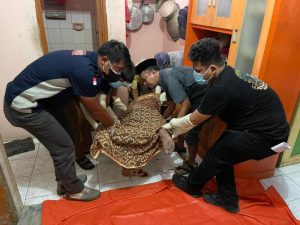 Lima Hari Tidak Keluar Rumah ,Ditemukan Sudah Terbujur Kaku