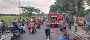 Polisi Gerak Cepat Tangani Kebakaran Warung Kopi di Tenggarang Bondowoso