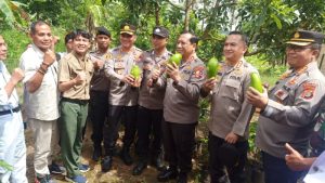 Irjen Pol Hary Sudwijanto Dan Kapolres Lamsel AKBP. Edwin Kunjungi UMKM Desa Karang Sari