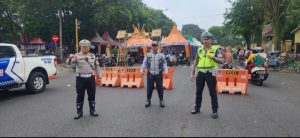 Sat Lantas Polres Bondowoso Berikan Pengamanan Arus Bagi Masyarakat Yang Menikmati Kabuburit Bulan Suci Ramadhan 1444 H