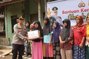 Polres Bondowoso Adakan Baksos Dalam Rangka Bantuan Kemanusiaan Untuk Rakyat di Desa Koncer Kidul