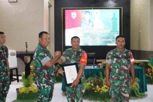 Pangdam V/Brawijaya Memberikan Penghargaan Kepada Babinsa Kodim 0822 Bondowoso Yang Kreatif