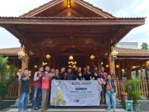 Accel Group Magetan Bagikan Takjil Saat Jelang Buka Puasa