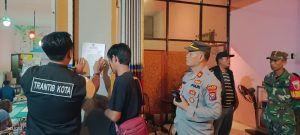 Pastikan Tidak Ada Aktifitas, Tiga Pilar Kecamatan Situbondo Patroli Bersama Monitoring Tempat Hiburan Malam